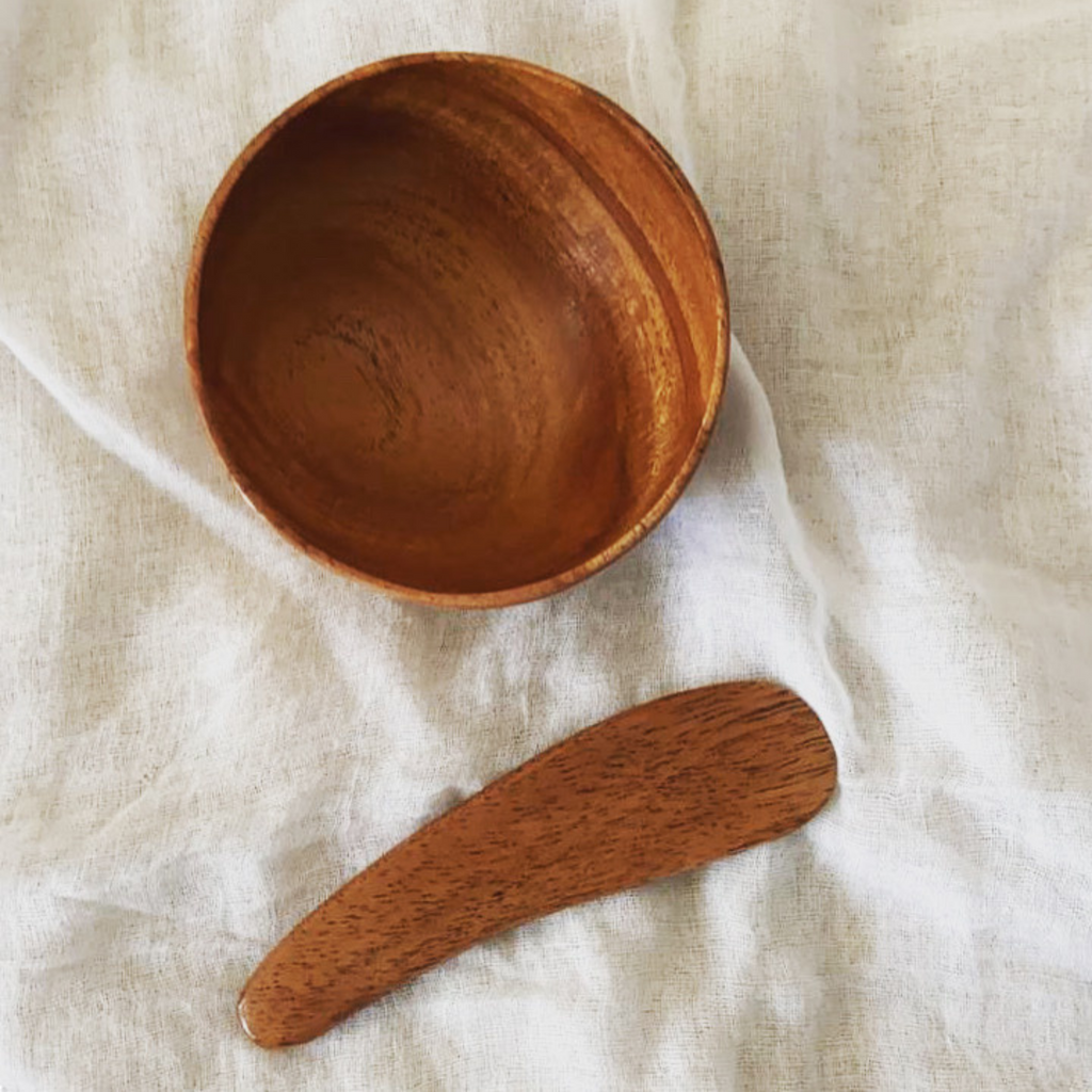 Neem wood mixing bowl and spatula. Perfect for face masking.
